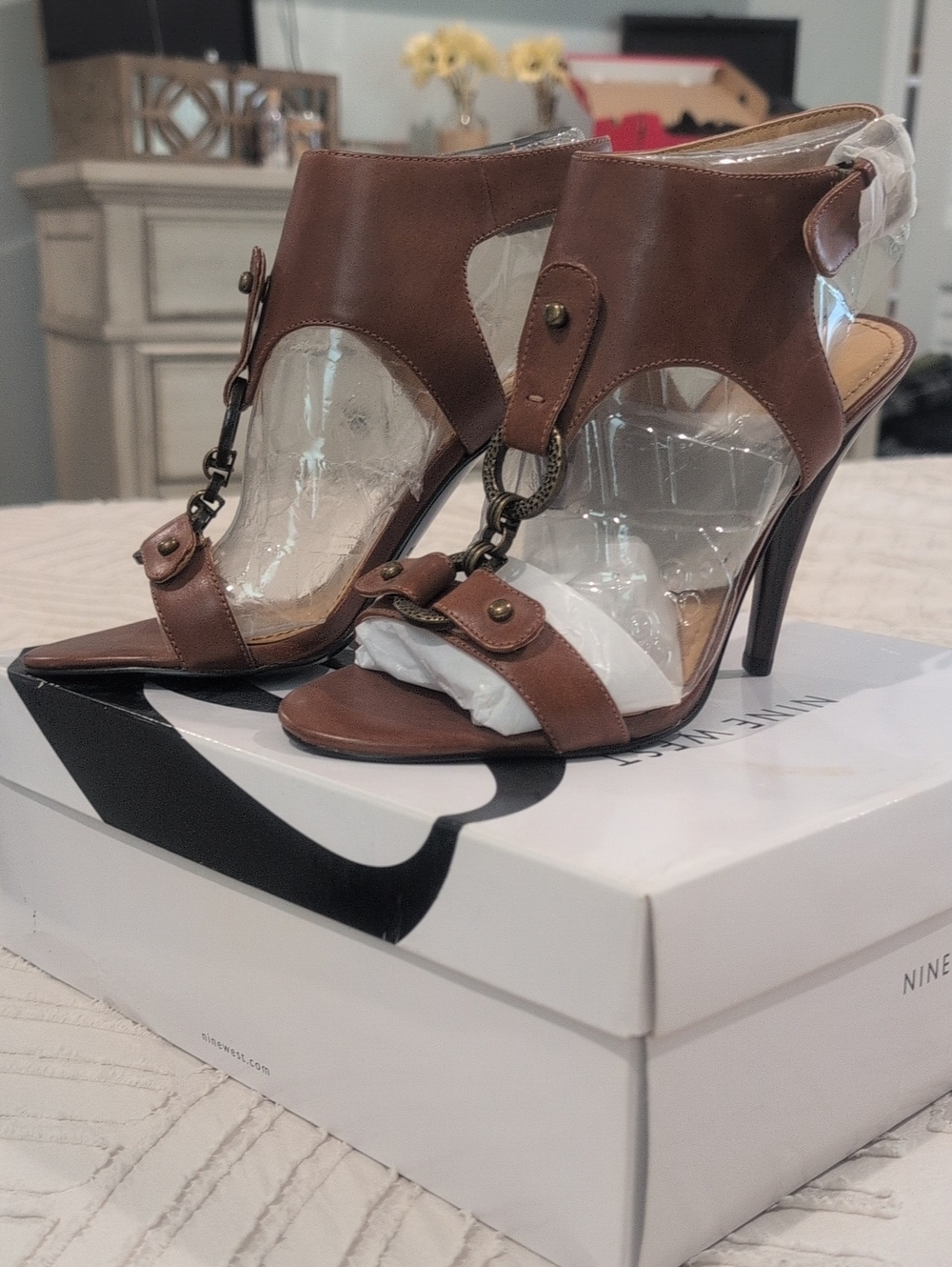 NIB!! Nine West Vintage Brown Leather High-Heel Sandal With Gold Hardware Detail
